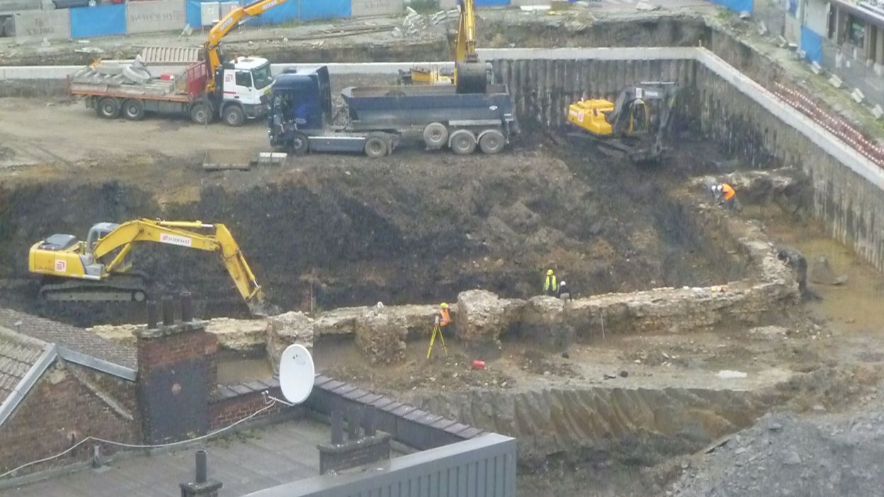 Les travaux de Charleroi révèlent des remparts