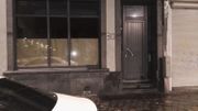 Une des maisons perquisitionnées sur la place communale de Molenbeek Une des maisons perquisitionnées sur la place communale de Molenbeek