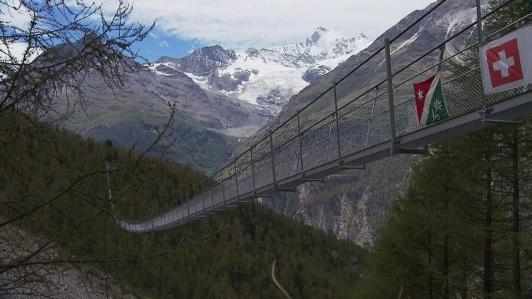 Suisse Avec Ses M Tres Voici Le Plus Long Pont Suspendu Du Monde