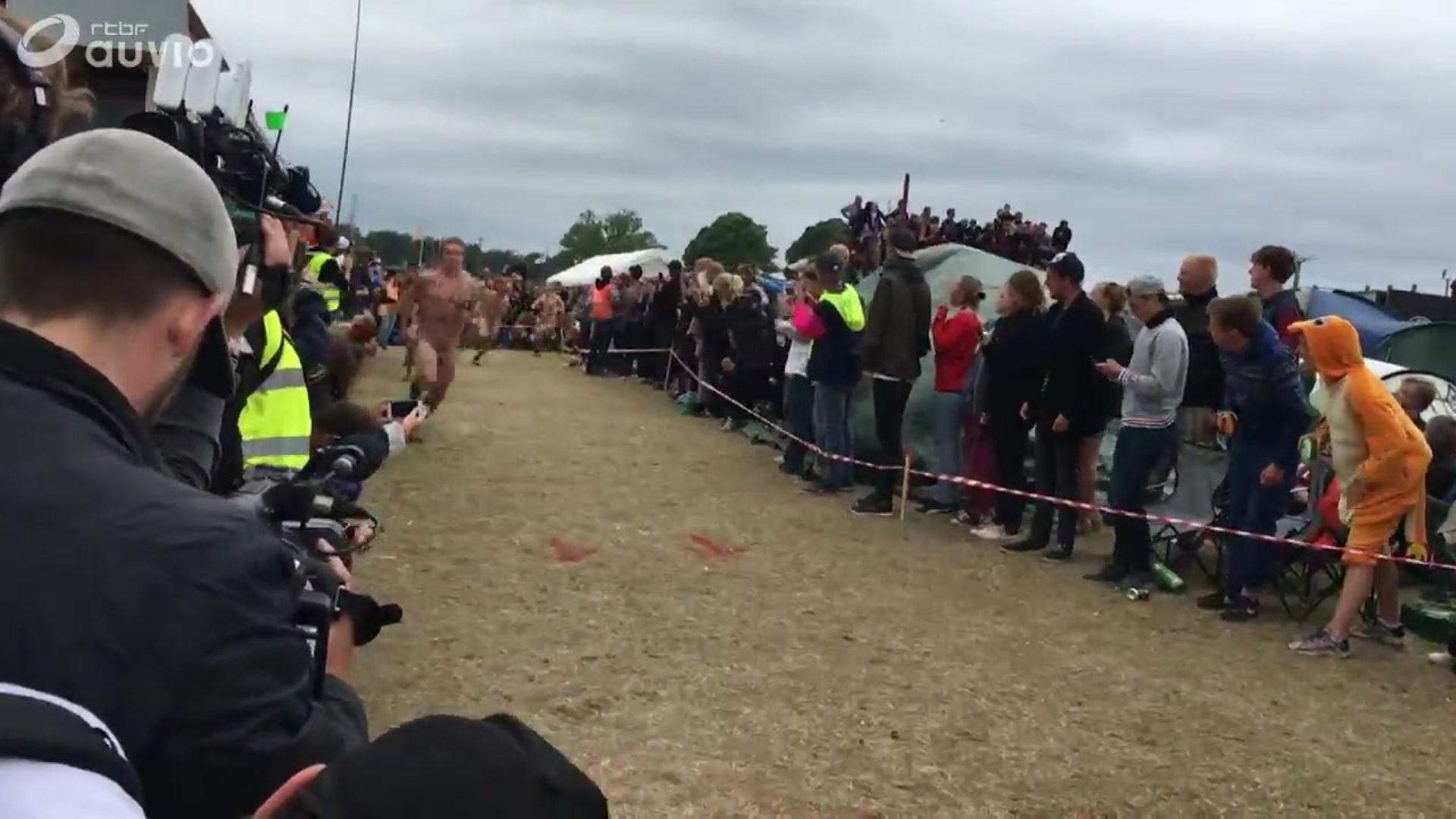 A La Naked Race De Roskilde Au Danemark Les Coureurs Ne Portent Que