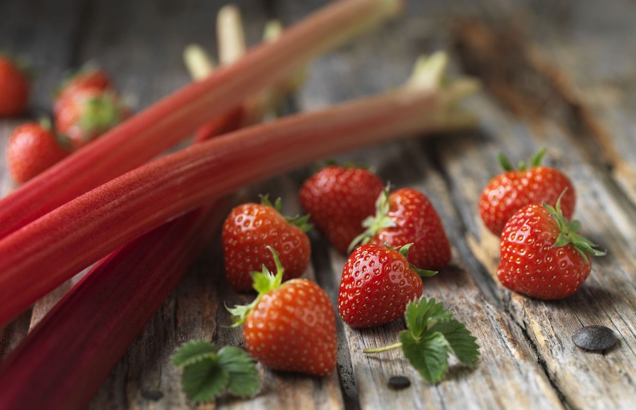 Recette De Carlo Tarte Crumble Rhubarbe Et Fraises