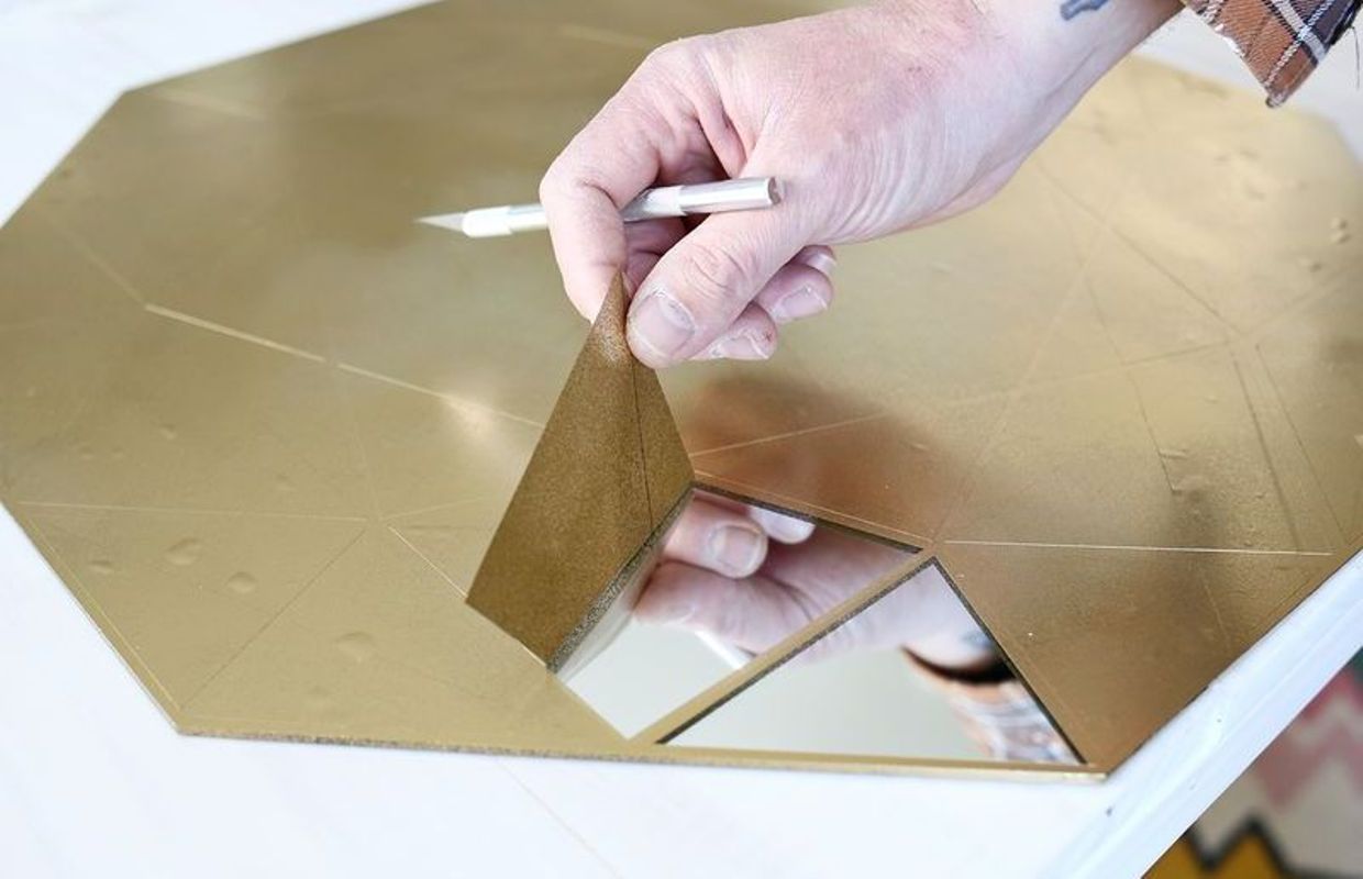 DIY : comment fabriquer un miroir orné d'or