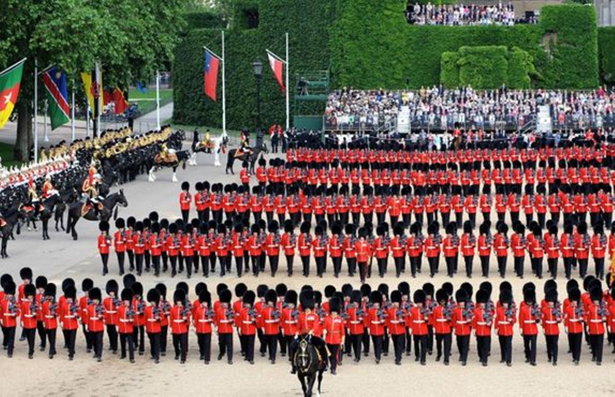 Парад ВВС Trooping the Colour. Trooping the Colour 2002. Trooping the Colour вектор. Trooping the Colour 1986.