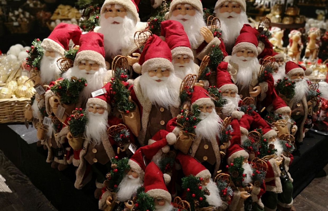 Sapins Guirlandes C Est Noel En Septembre Dans Une Boutique Liegeoise