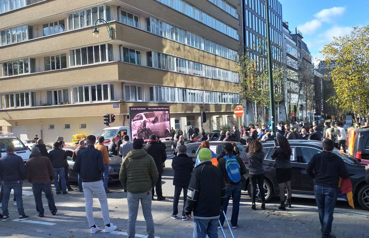Bruxelles Une Manifestation Spontanee De Pro Armeniens Pres De Schuman