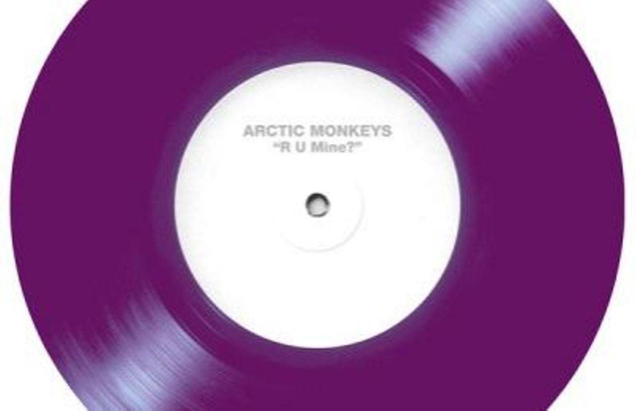 R u mine перевод песни. R U mine. R U mine? Текст. Arctic Monkeys. Electricity Arctic Monkeys.