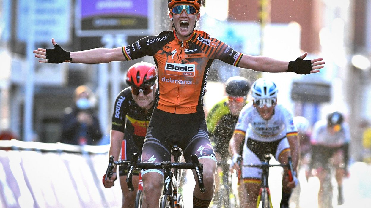 Jolien D'hoore signe la première victoire belge : "Enfin ...