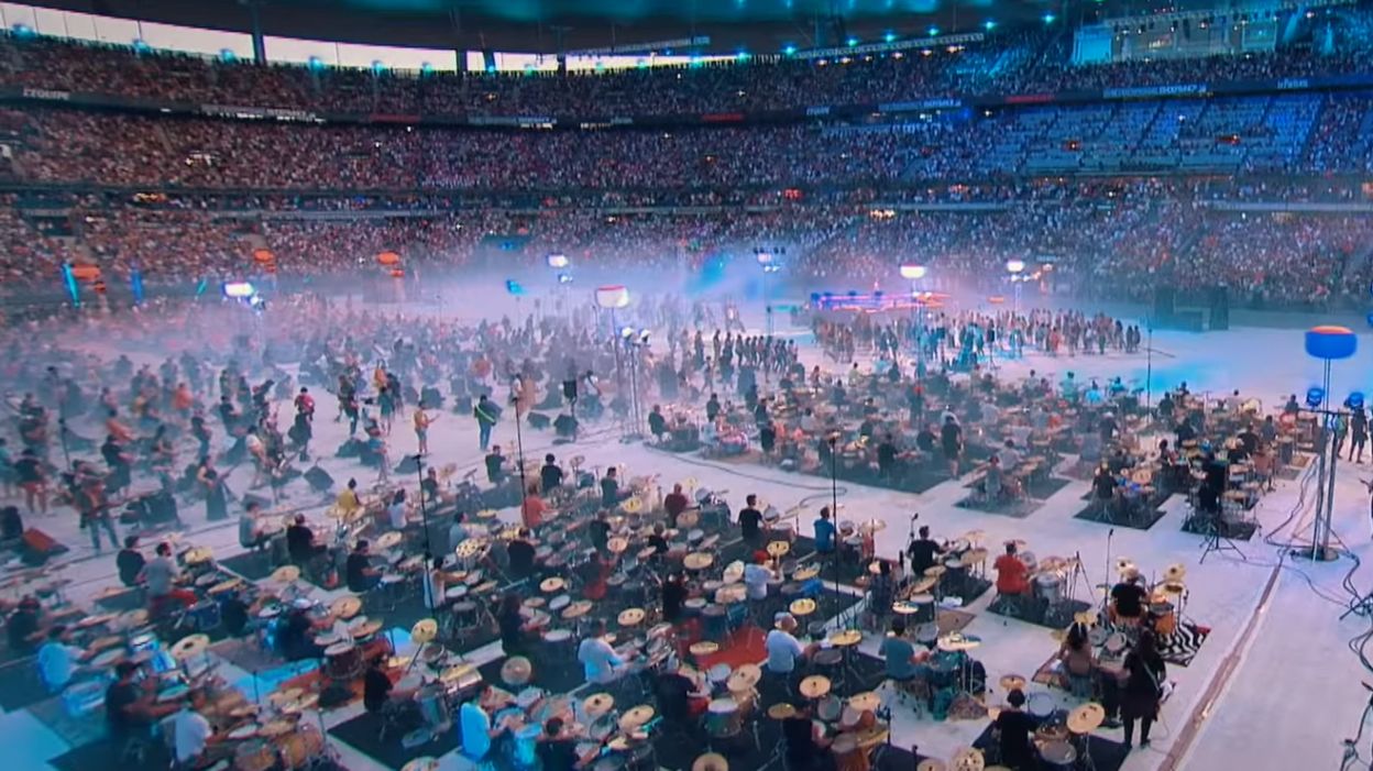 Concert Rockin'1000 - Stade De France 2022 [Zapping 21] "Un autre monde" de Telephone repris par les 1000