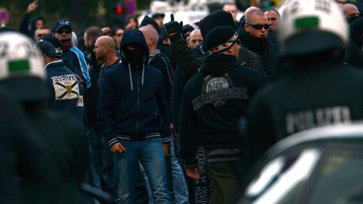 Allemagne affrontements entre hooligans et policiers à Cologne
