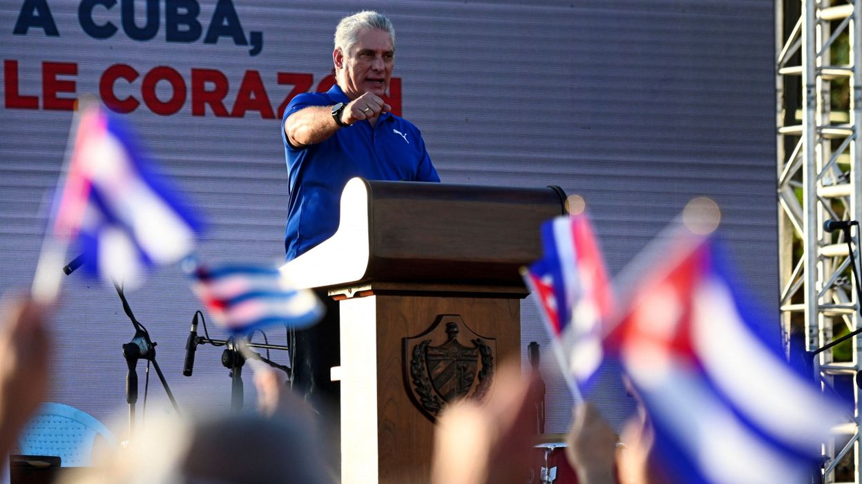 Cuba : le président Miguel Diaz-Canel célèbre la fête nationale en travaillant avec des jeunes - Vimarsana News