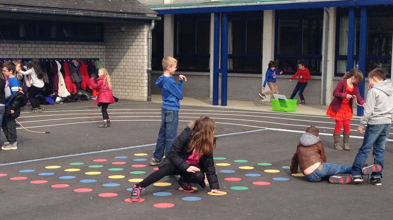 Jeux à La Mode Dans Les Cours De Récréation 2020 Wanze: un code couleur dans la cour de récré pour éviter les conflits
