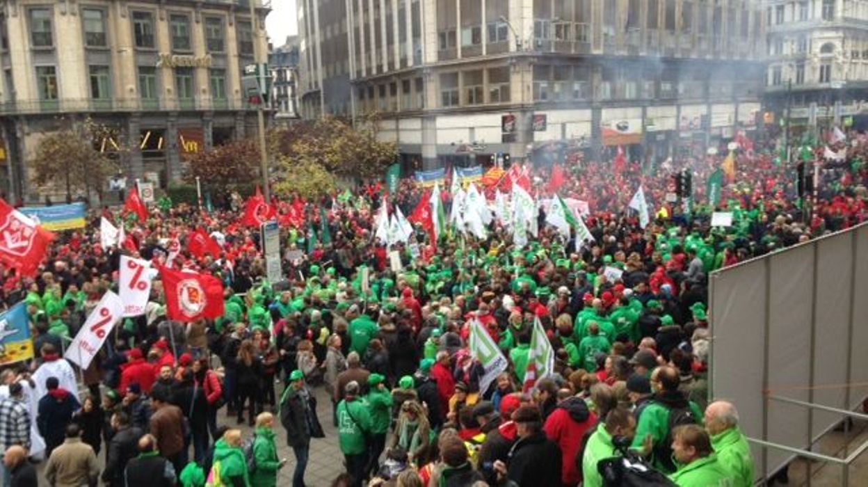 110 000 manifestants à Bruxelles, violents incidents Porte de Hal