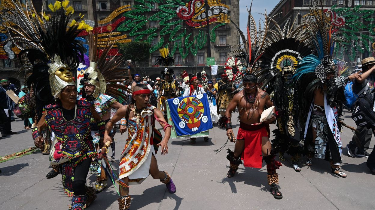 Nativos mexicanos conmemoran el 500 aniversario de la caída del imperio azteca