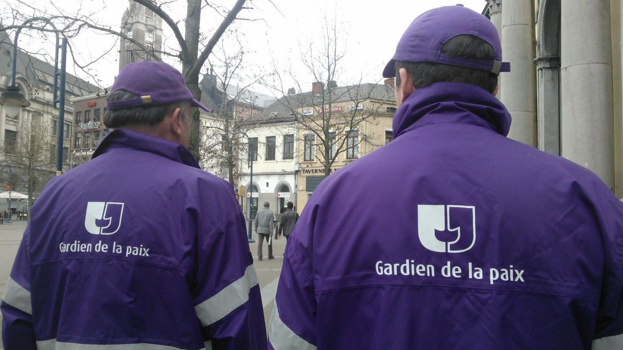 Charleroi les gardiens de la paix ont leur nouvel habillement Charleroi les gardiens de la paix ont leur nouvel habillement