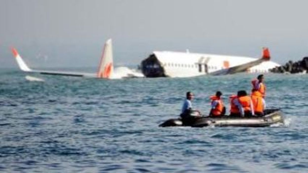 Crash d'avion à Bali un Belge à bord, les analystes s'interrogent