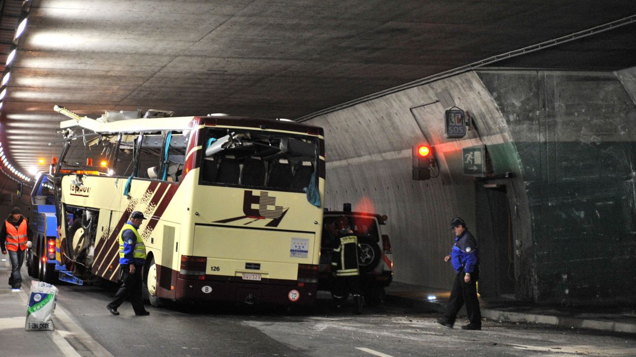 Accident de car la sécurité du tunnel mise en cause