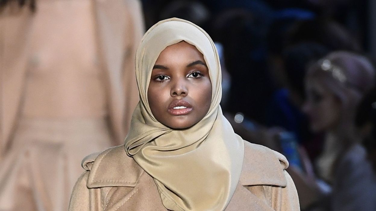 FASHION Qui est Halima Aden le mannequin  voil  que 