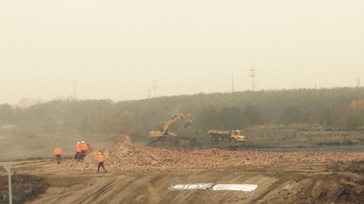 Liège démolition de la cheminée de l'ancien charbonnage Patience et