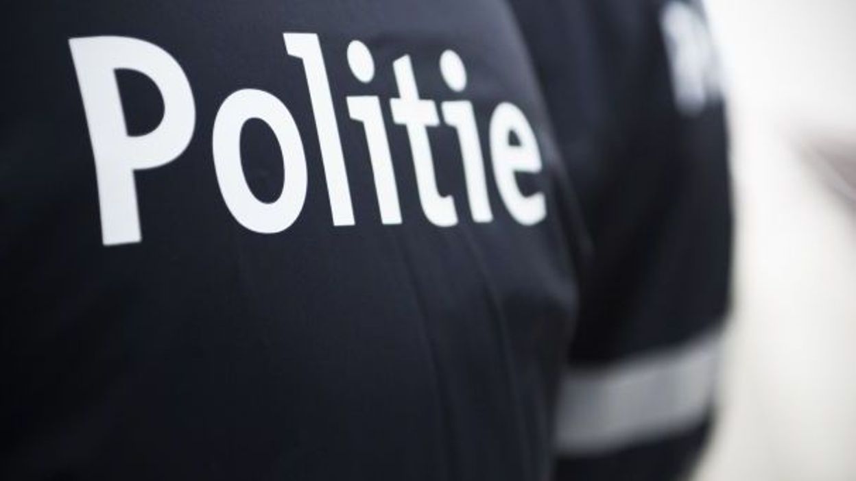 Ecole de police de Namur "On fait semblant d'avoir une radio en main"