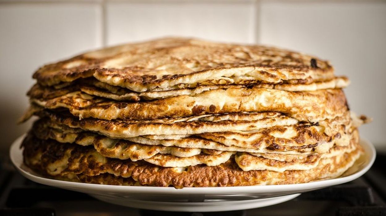 La Chandeleur Pourquoi Mange T On Des Crepes Le 2 Fevrier