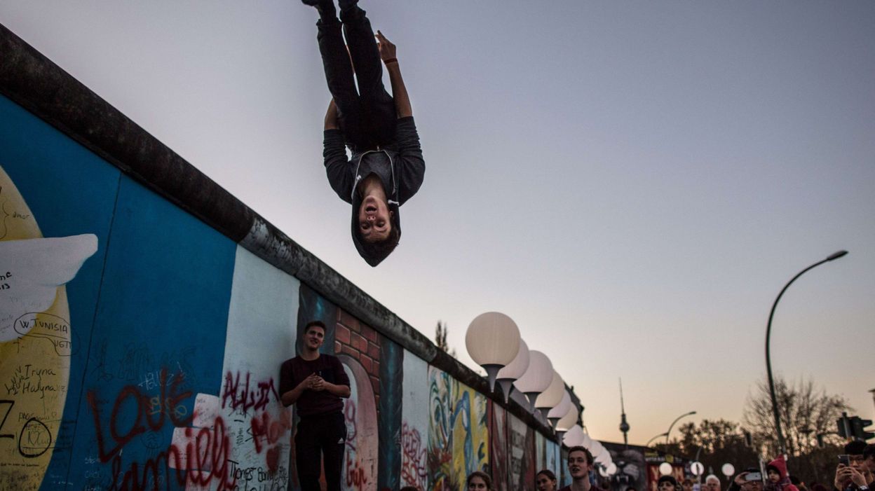 25 ans de la chute du Mur des milliers de ballons dans le ciel de Berlin