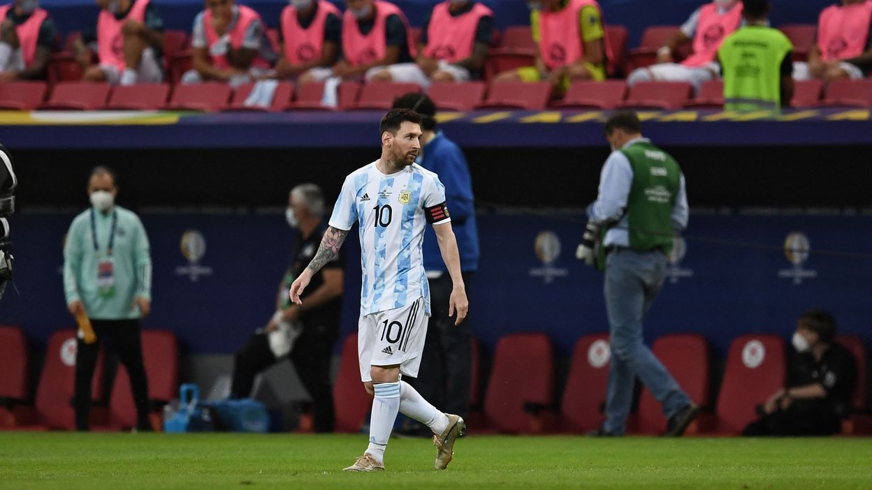 Argentina go into quarters, Lionel Messi equalizes the record of selections