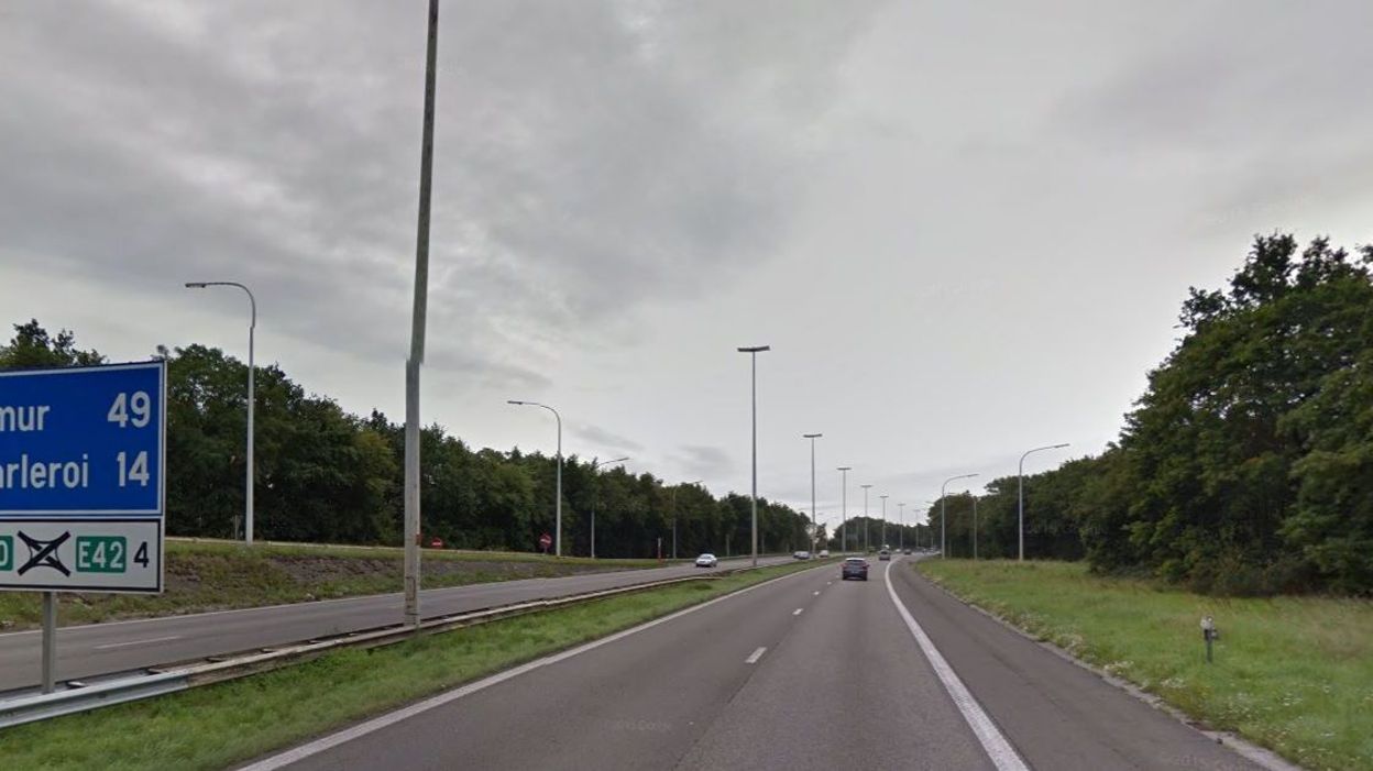 Accident l'autoroute NivellesCharleroi a été momentanément fermée