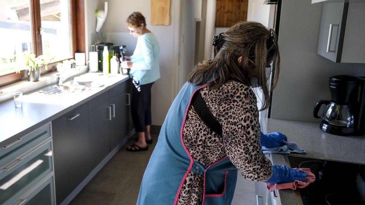 Coronavirus A Bruxelles Les Premieres Primes Au Secteur Des Titres Service Seront Versees En Mai