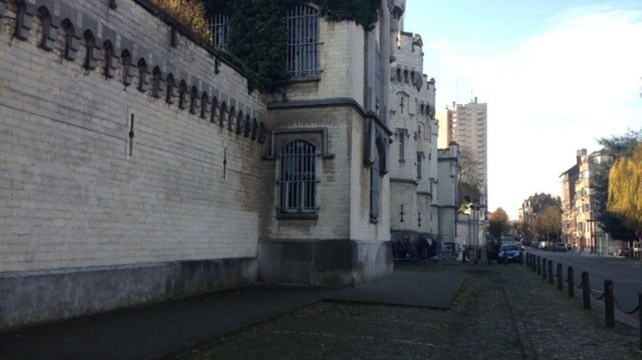 Bientôt un auvent devant les portes de la prison de SaintGilles?