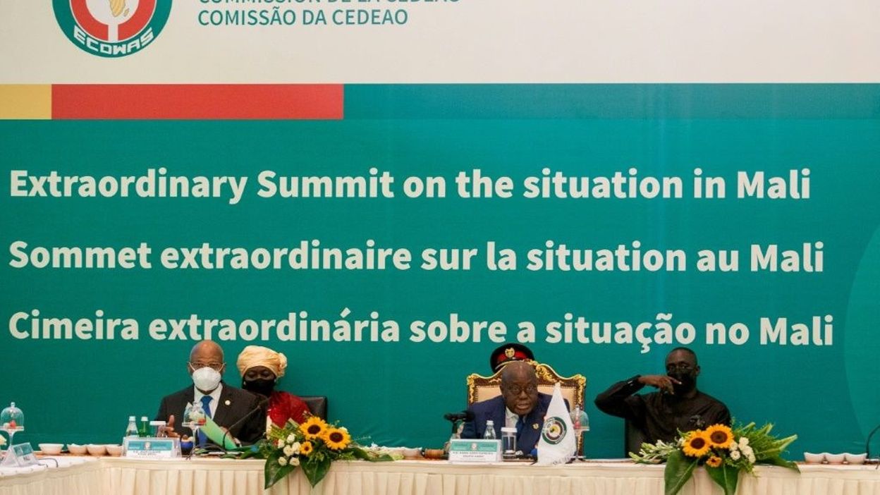 West-Afrikaanse leiders houden top met hoge inzetten