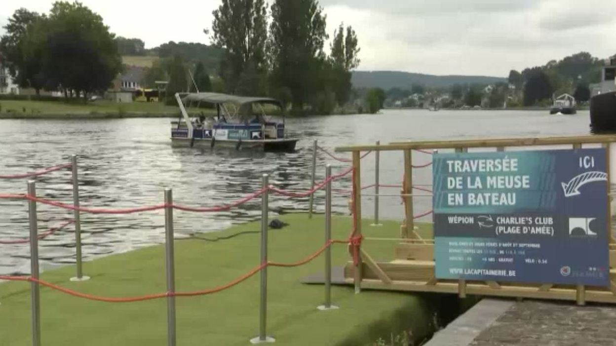Namur Un Bac Pour Traverser La Meuse Entre La Plante Et Amée