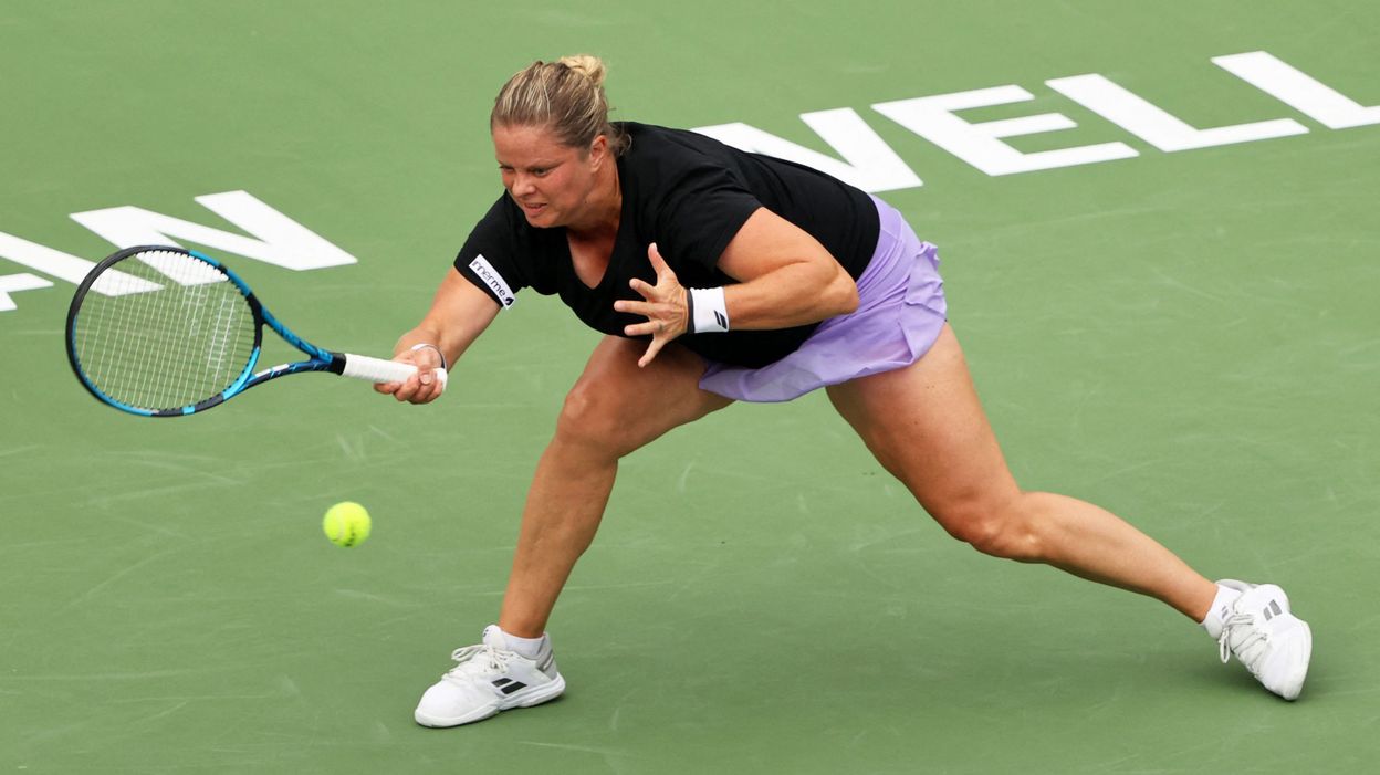 Kim Clijsters, servida en individuales, gana en dobles con Kirsten Flipkens