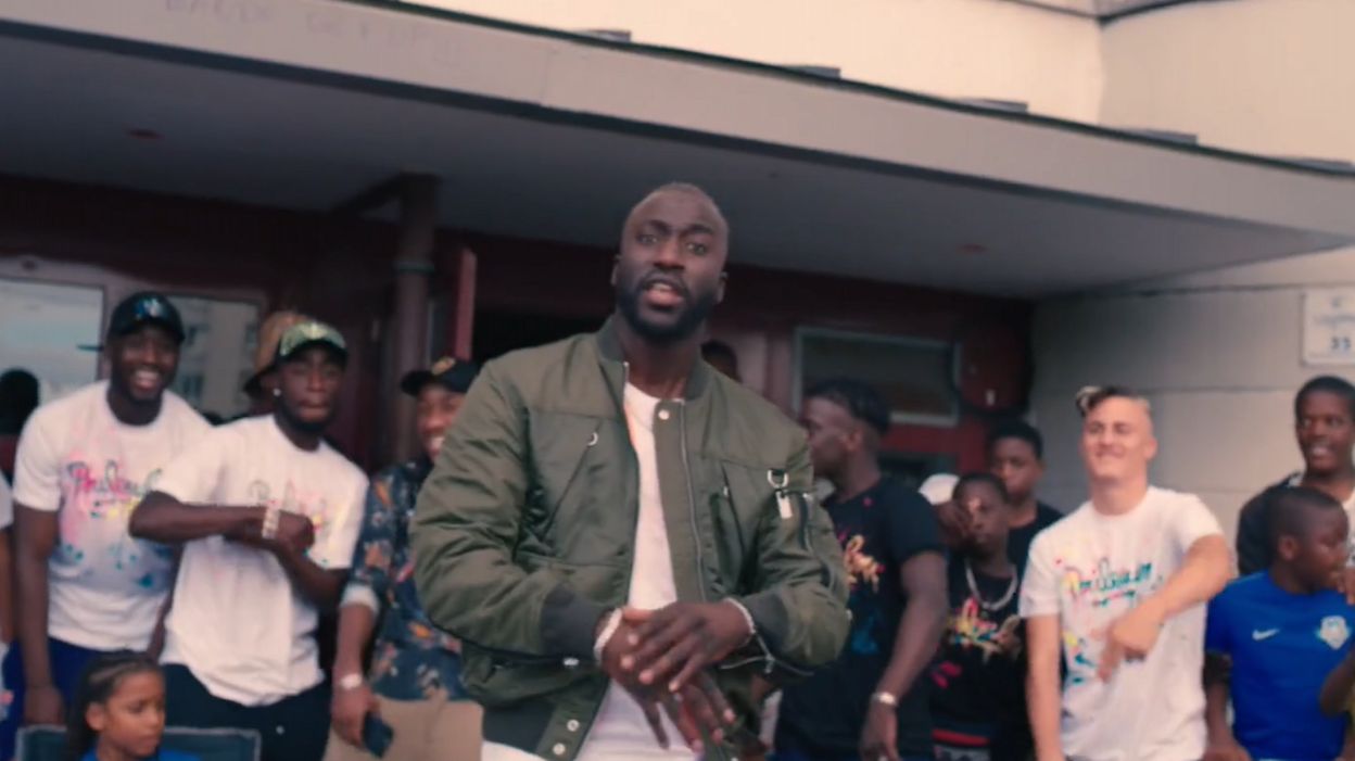 Moussa Mec De Mon Bâtiment Film Clip du jour / Sam's, Aboudou et tous les mecs du bâtiment