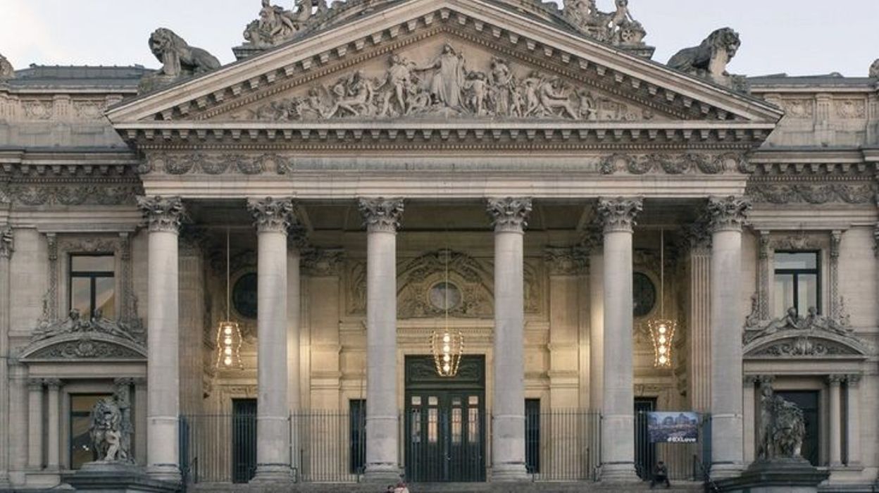 Bruxelles La Transformation De La Bourse En Temple De La Biere A Debute
