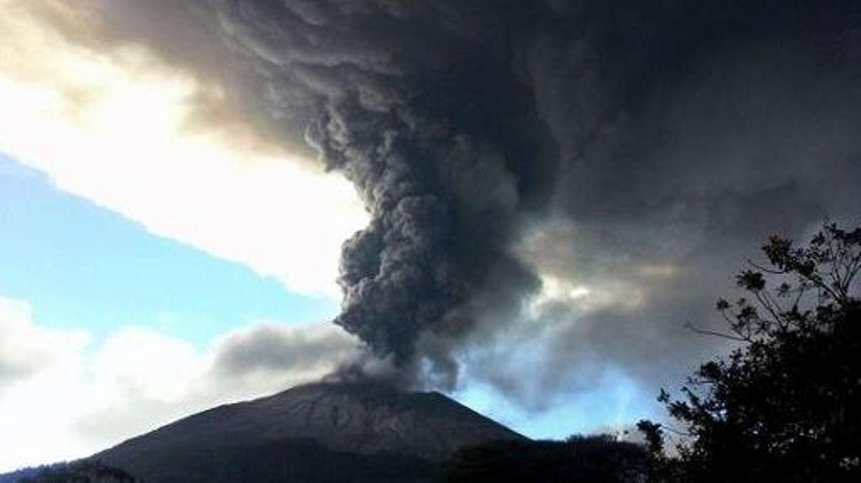 Salvador nouvelles vacuations autour du volcan  qui met 