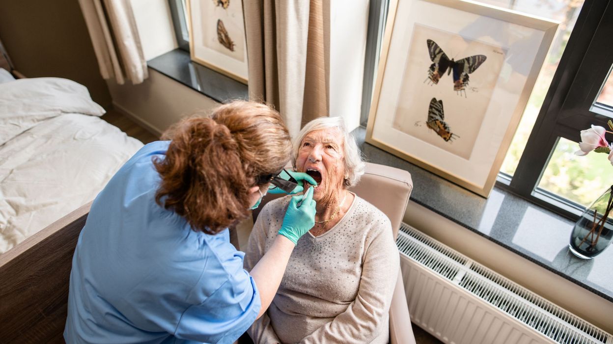 Dentalmobilis: des dentistes mobiles au chevet des patients dépendants Dentalmobilis: des dentistes mobiles au chevet des patients dépendants