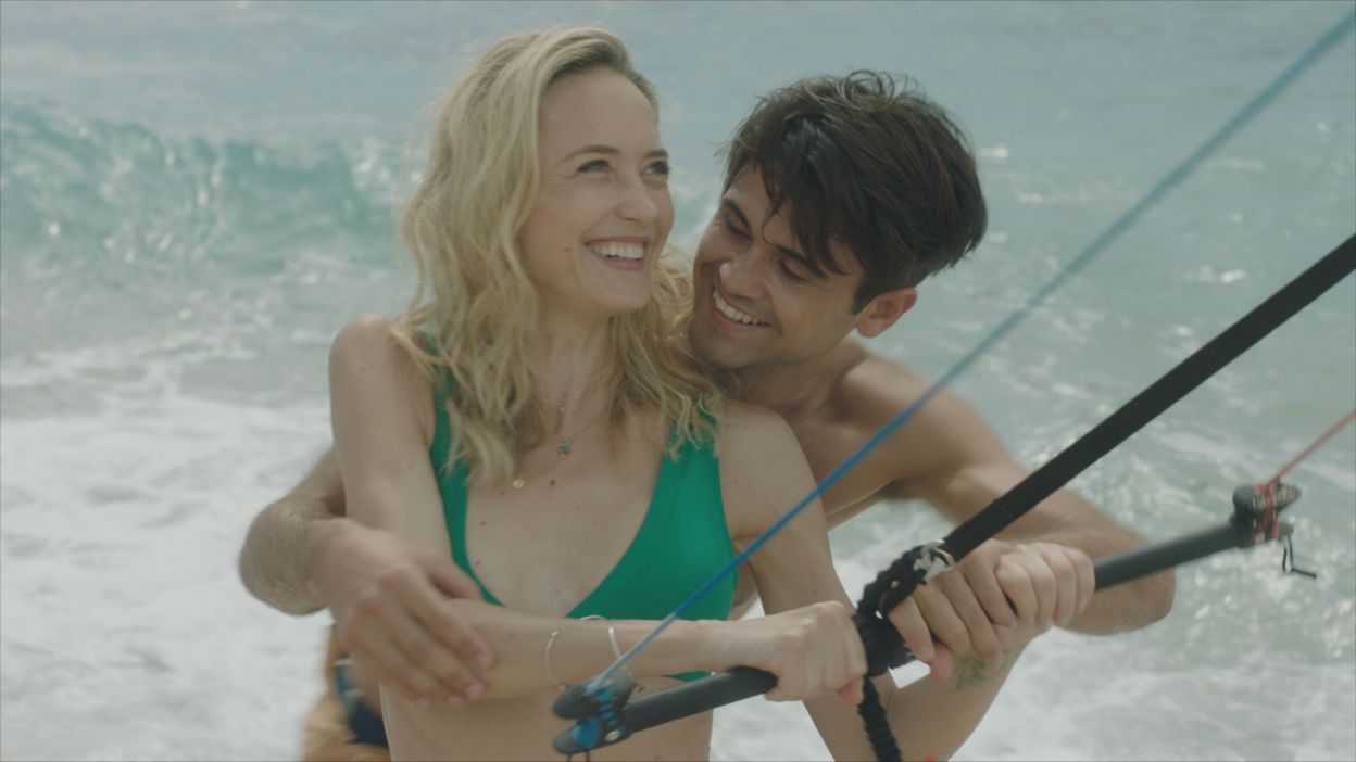 trop jeune pour moi un telefilm inedit tourne a l ile maurice avec helene de fougerolles