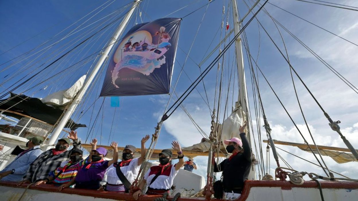 una delegación zapatista parte hacia Europa en un velero