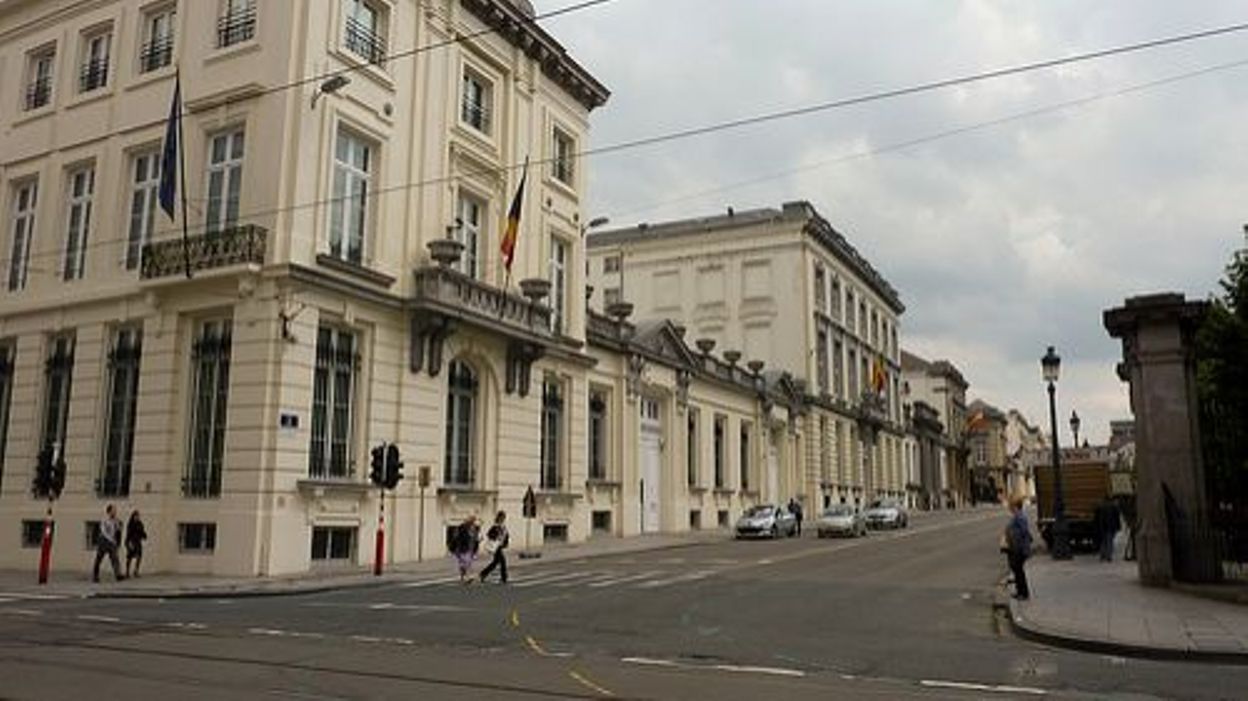 La Loi De La Rue La rue de la Loi repasse de deux à trois bandes devant le Parlement