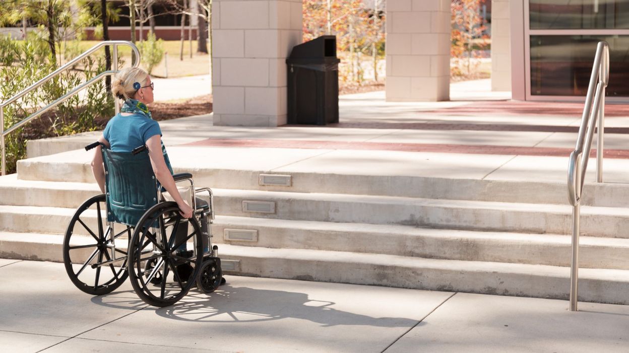 L'accessibilité pour les personnes en chaise roulante peut mieux faire