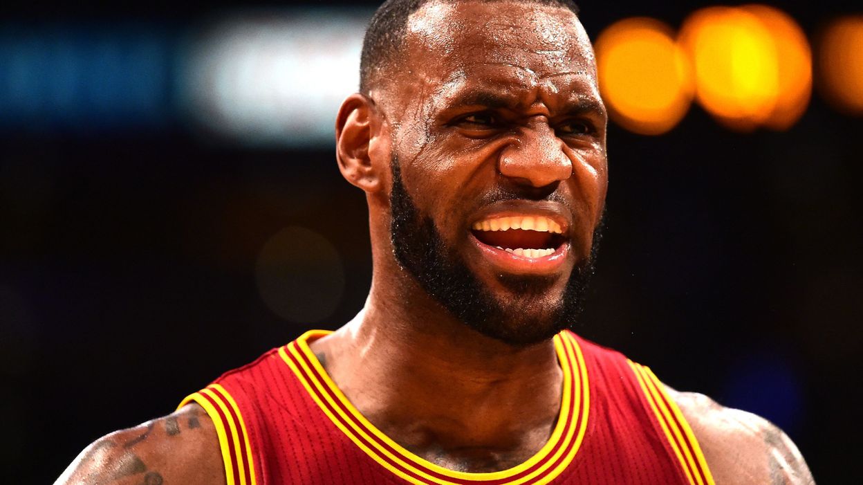  LeBron  James  et Cleveland domptent Boston Golden State 