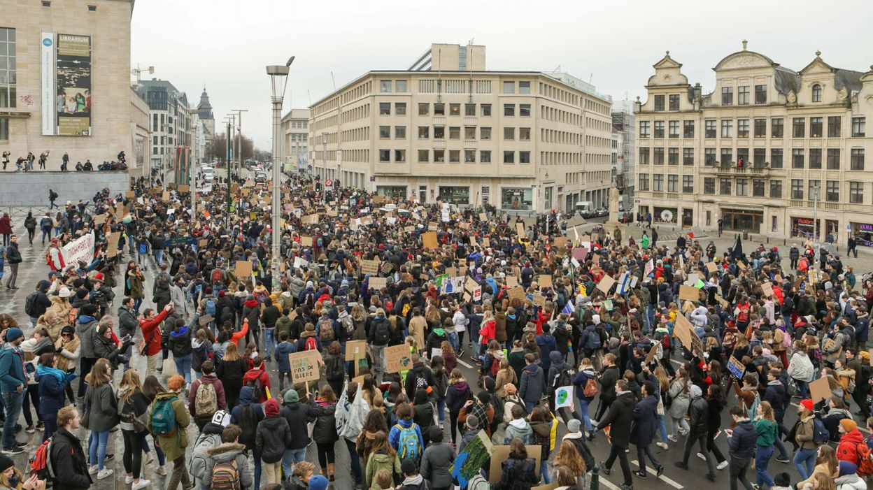 Bruxelles l'homme inculpé pour attentat à la pudeur sur de jeunes manifestantes conteste les faits
