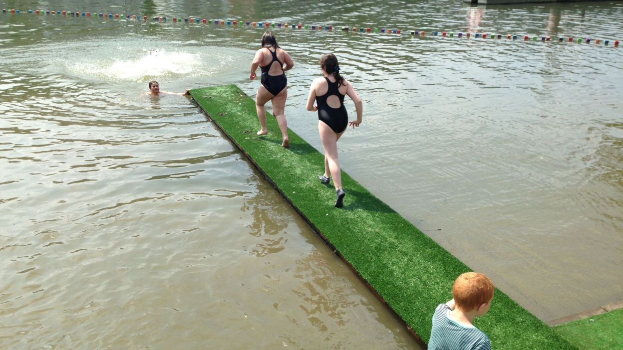 Une nouvelle plage   Jambes L id e  fait son chemin