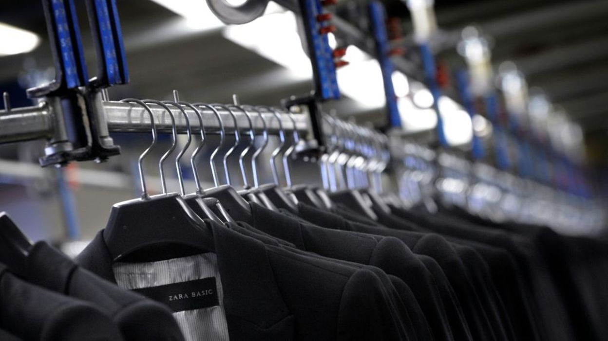 En Espagne, pays de Zara, l'industrie textile reprend des En Espagne, pays de Zara, l'industrie textile reprend des