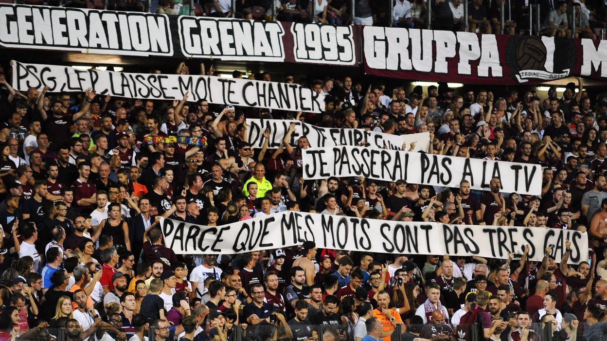 Metz-Paris SG brièvement interrompu pour une banderole ...