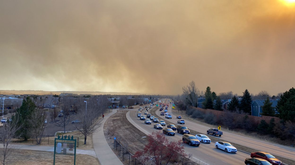 Thousands of Americans evacuated in Colorado amid fires