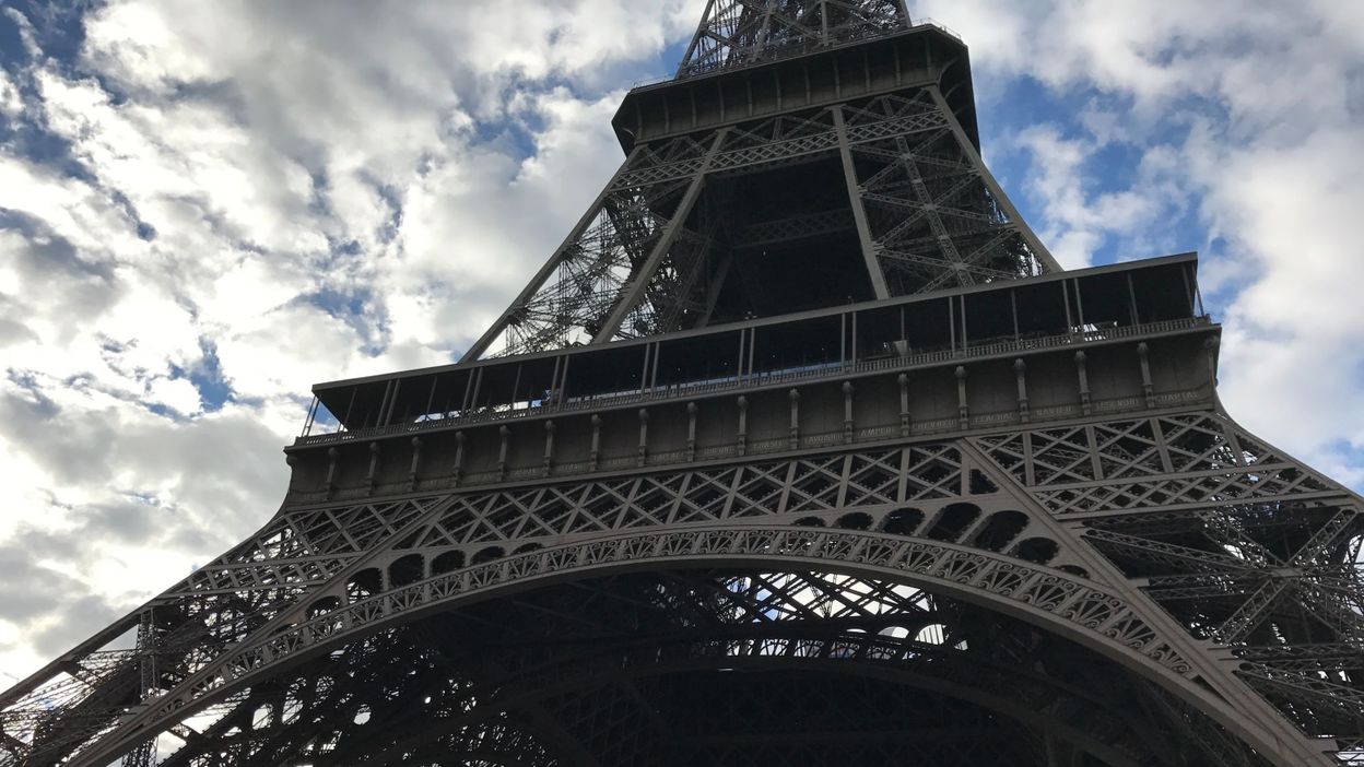 Combien D'escalier à La Tour Eiffel Un tronçon d'escalier de la Tour Eiffel adjugé 274.000 euros, dix fois