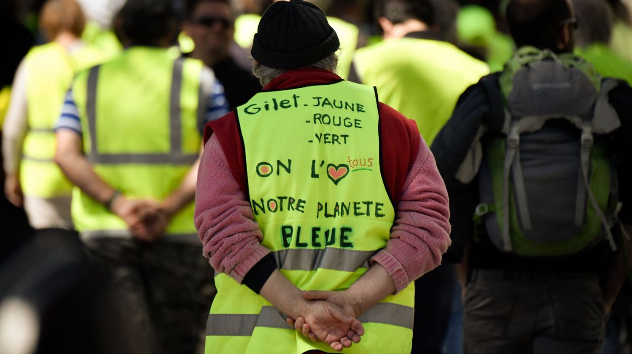 Gilets Jaunes Le Gouvernement Français Renforce Son Fonds