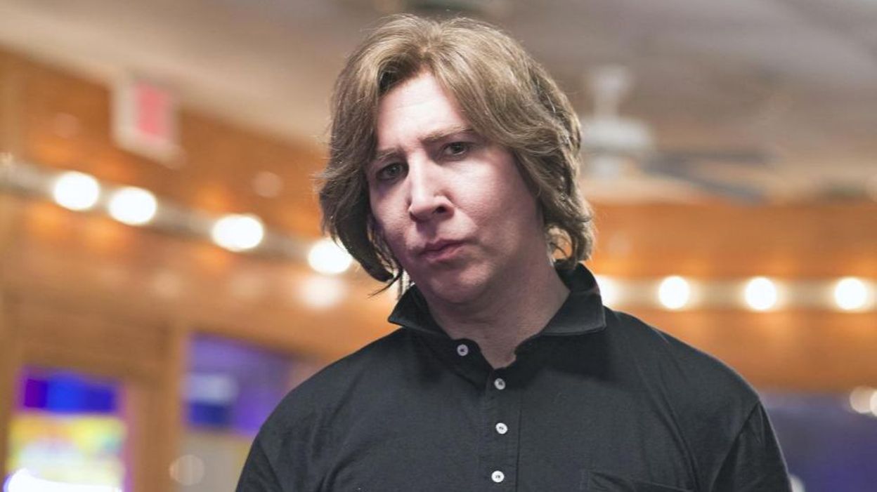 Vidéo Marilyn Manson en short orange et sans maquillage