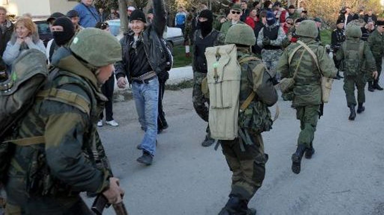 Pourquoi La Russie Fait La Guerre à L'ukraine Ukraine: 100 000 soldats russes massés le long de la frontière